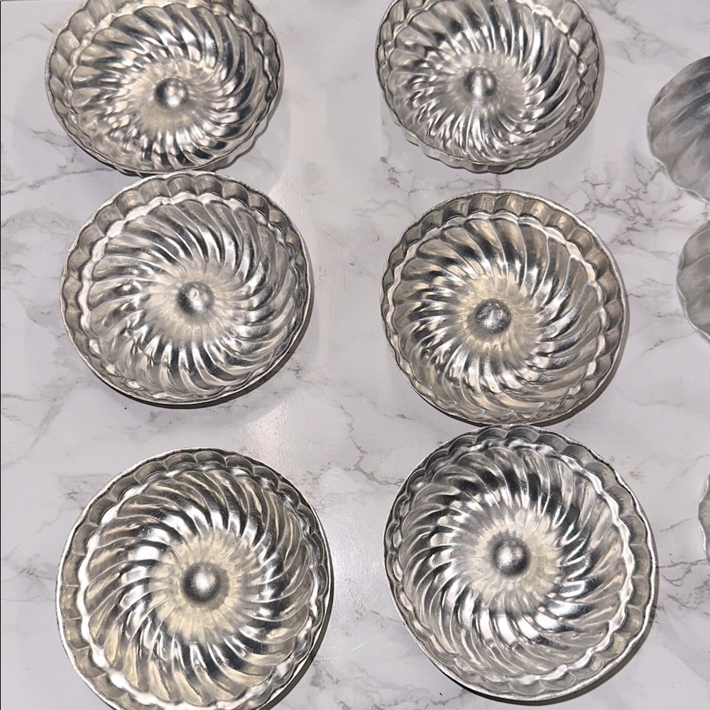 Set of vintage Silver Metal Baking Molds - Picture 3 of 4